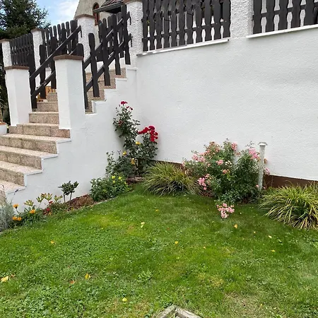 Sonnenterrasse Mit Grill Und Garten